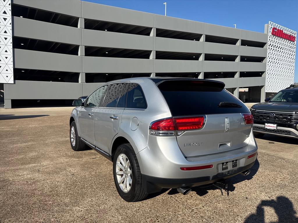 Used 2012 Lincoln MKX FWD image 3