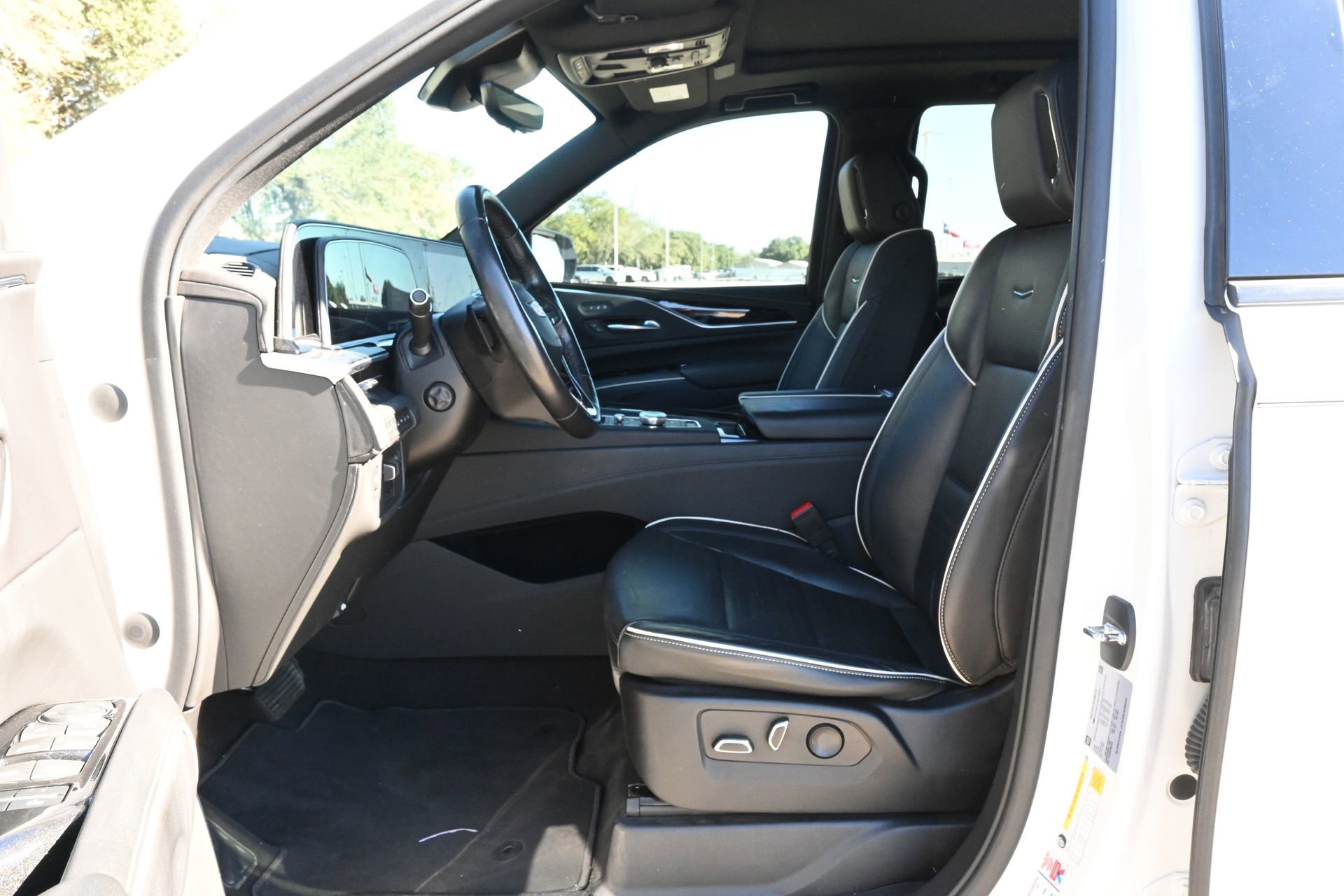 Used 2022 Cadillac Escalade Sport w/ Touring Package image 17