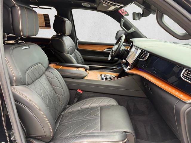 Used 2023 Jeep Grand Wagoneer Series III AWD/4WD image 22