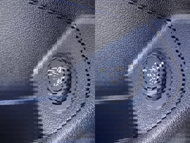 Used 2024 GMC Terrain SLT image 17