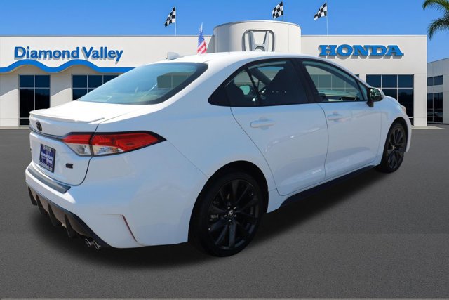 Used 2024 Toyota Corolla SE w/ SE Premium Package image 8