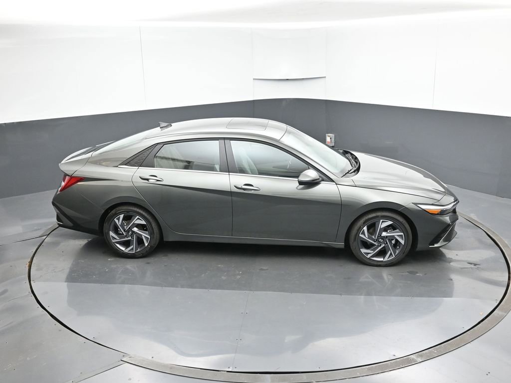 New 2026 Hyundai Elantra Limited image 50