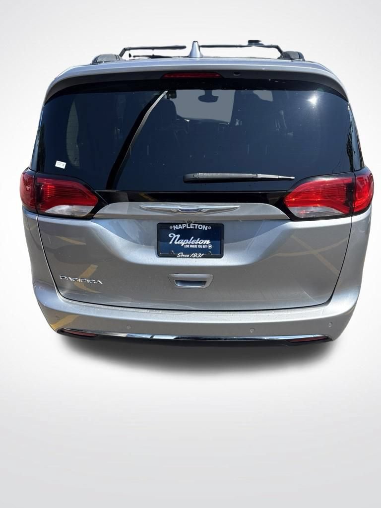 Used 2017 Chrysler Pacifica Touring-L FWD image 21