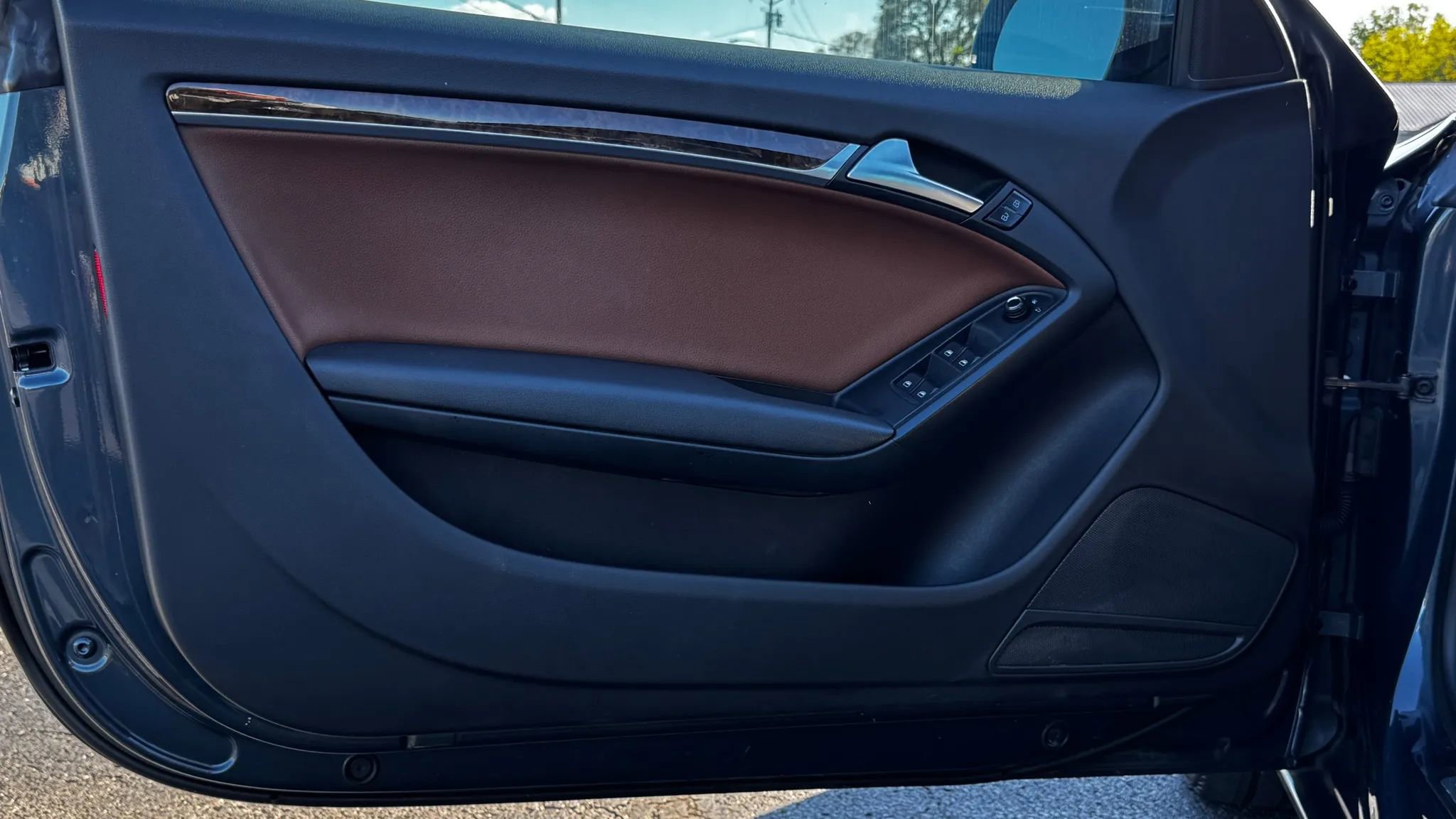 Used 2010 Audi A5 2.0T Premium Plus w/ Premium Plus Pkg image 9