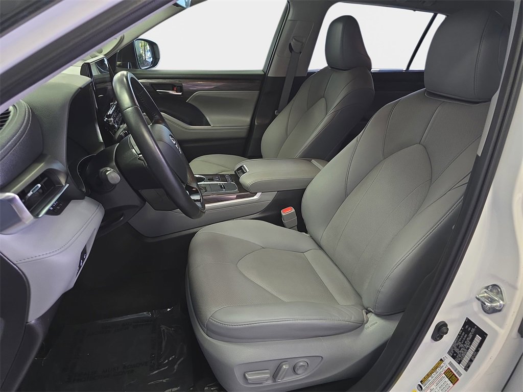 Used 2021 Toyota Highlander Limited image 14
