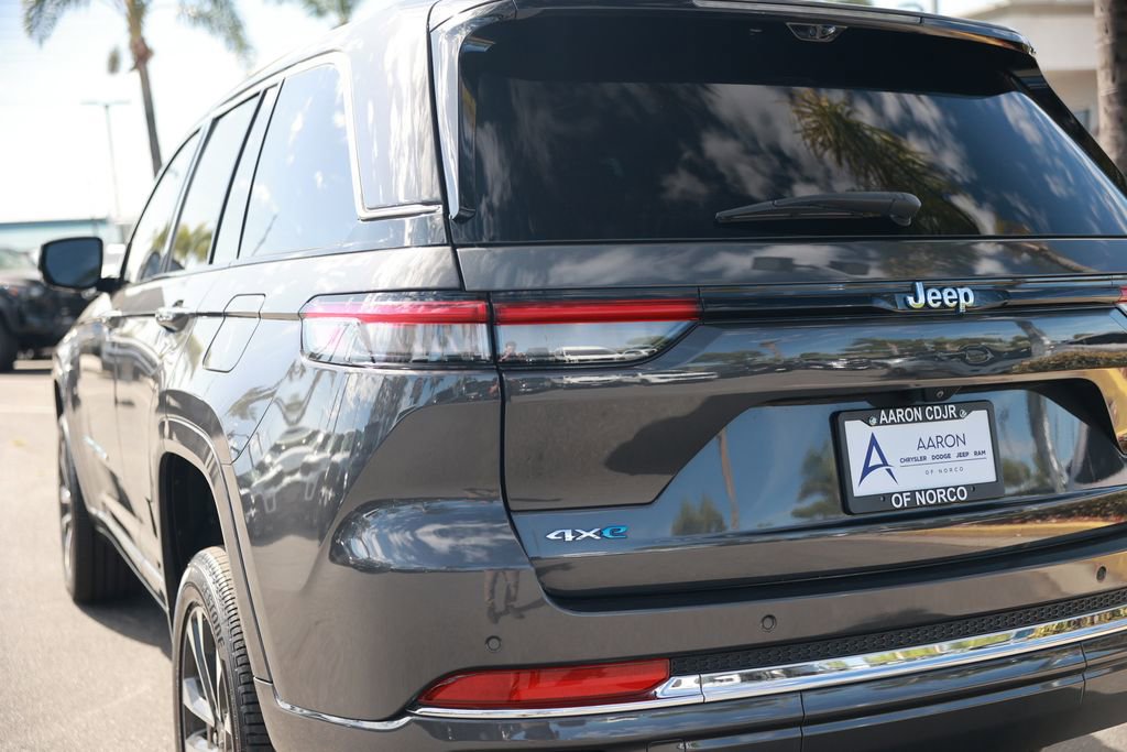 Used 2023 Jeep Grand Cherokee Overland w/ Luxury Tech Group IV AWD/4WD image 13
