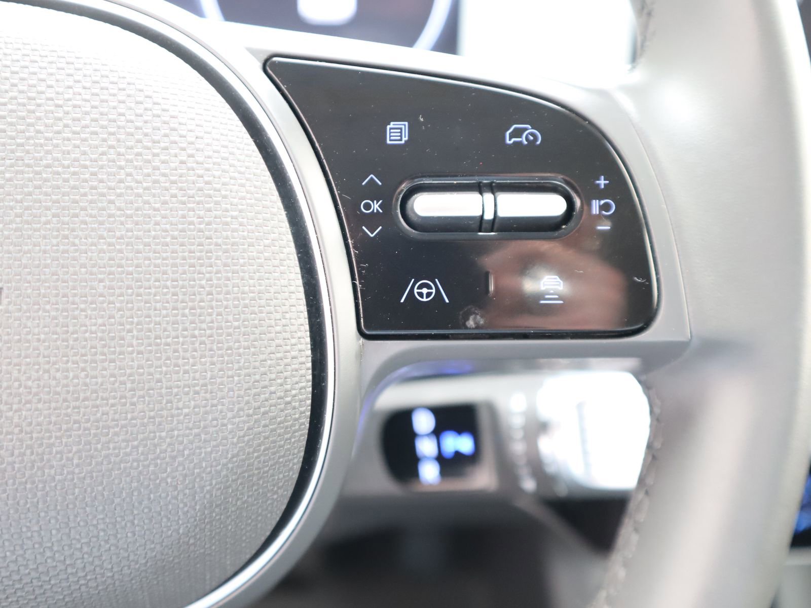 Used 2024 Hyundai Ioniq 5 SE image 32