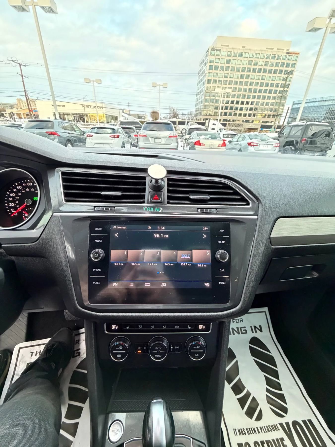 Used 2020 Volkswagen Tiguan S image 19