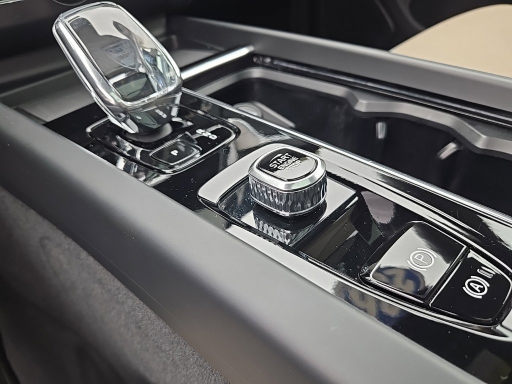 Certified 2026 Volvo XC60 B5 Plus AWD/4WD image 20