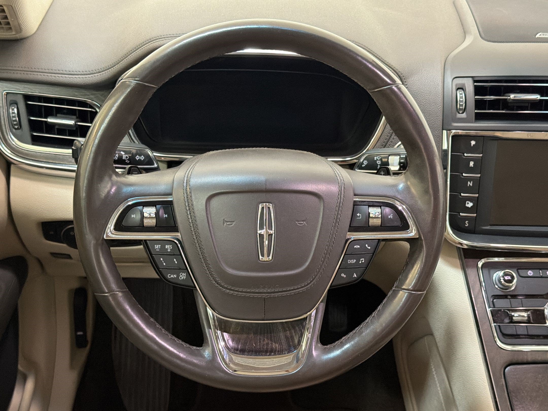 Used 2019 Lincoln Continental Select w/ Continental Climate Package FWD image 15