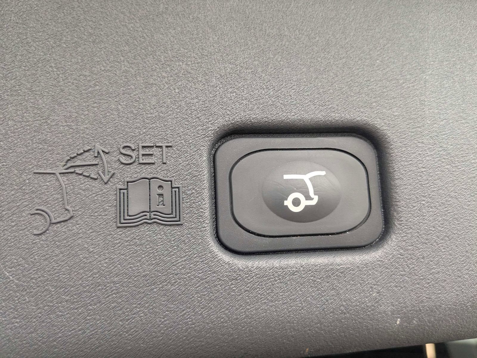 Used 2025 Lincoln Nautilus Premier AWD/4WD image 14
