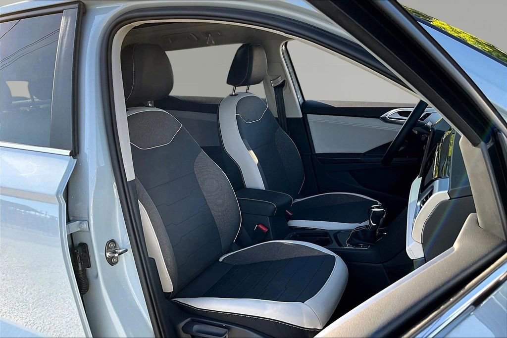 New 2026 Volkswagen Taos SE image 27