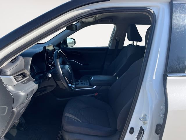 Used 2020 Toyota Highlander LE AWD/4WD image 9