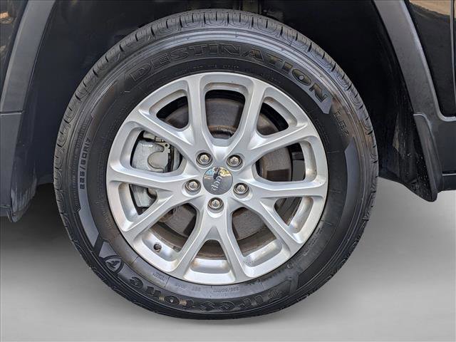 Used 2017 Jeep Cherokee Latitude w/ Safety/Convenience Group image 23