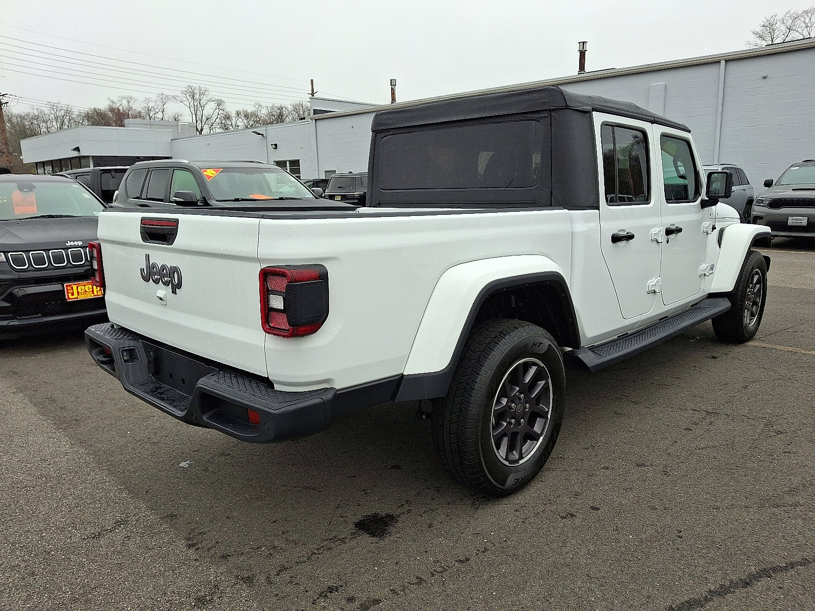 Certified 2022 Jeep Gladiator Overland w/ LED Lighting Group AWD/4WD image 6