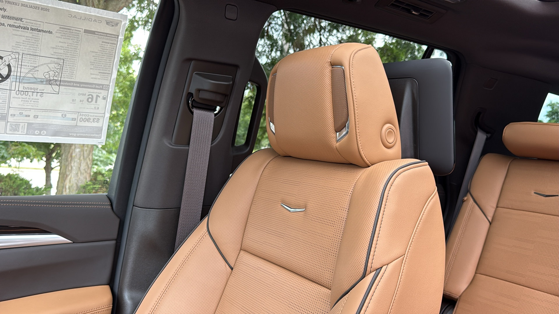 New 2026 Cadillac Escalade Luxury w/ LPO, Radiant Package AWD/4WD image 24