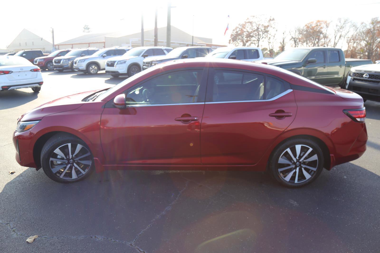 Used 2025 Nissan Sentra SV w/ SV Premium Package image 3