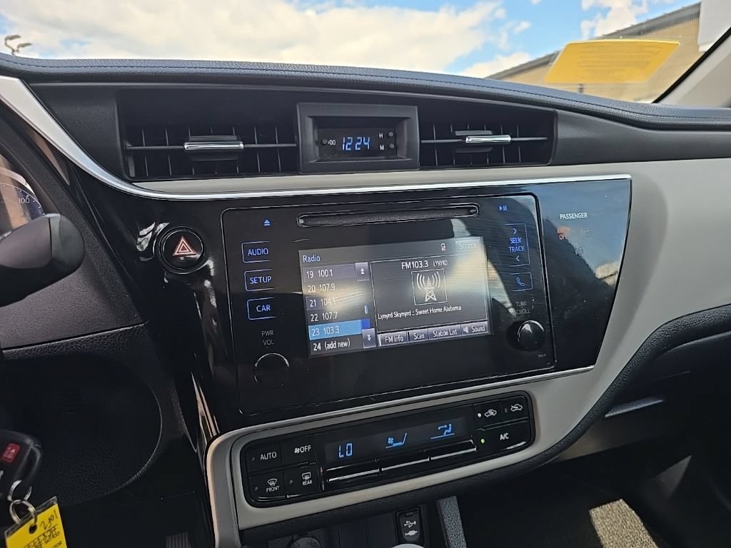 Used 2017 Toyota Corolla LE w/ Carpet Mat Package (TMS) FWD image 22