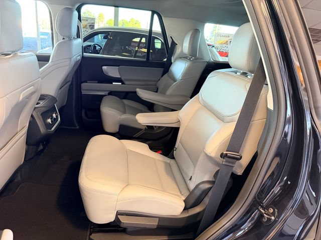 Used 2026 Ford Expedition Active AWD/4WD image 13