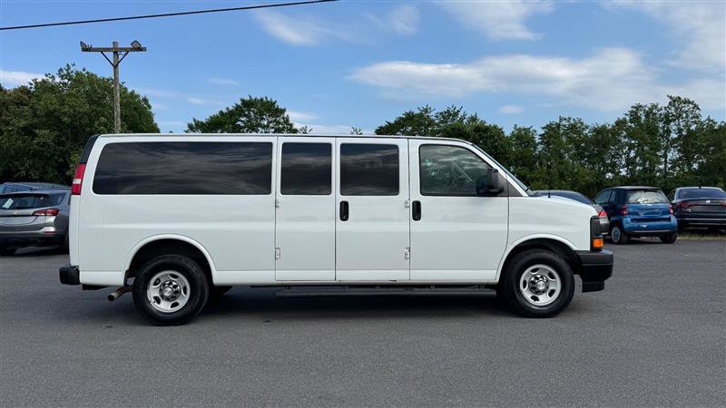 Used 2017 Chevrolet Express 3500 LS RWD image 9