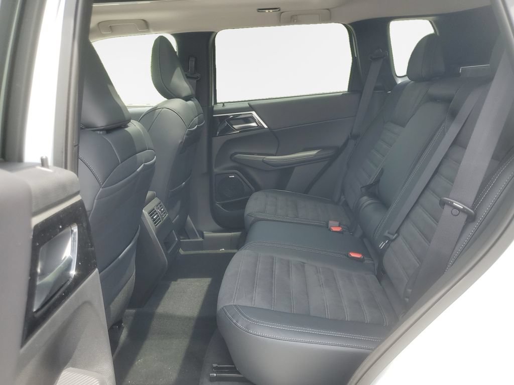 New 2026 Mitsubishi Outlander AWD image 24