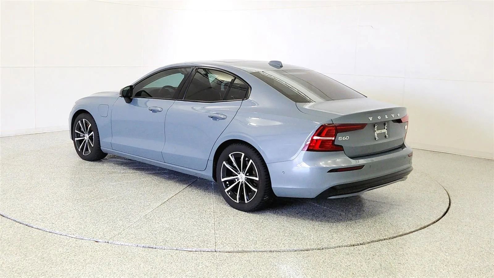 Used 2023 Volvo S60 T8 Plus image 5