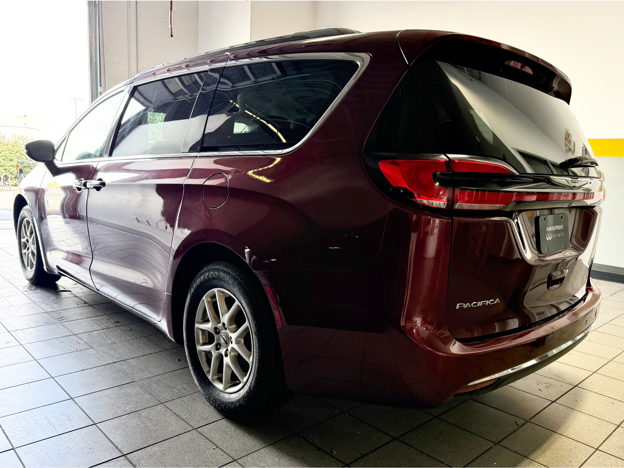 Used 2021 Chrysler Pacifica Touring-L FWD image 9