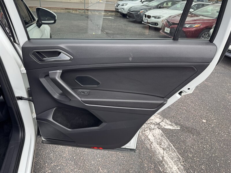 Used 2021 Volkswagen Tiguan SE w/ Panoramic Sunroof Package AWD/4WD image 26