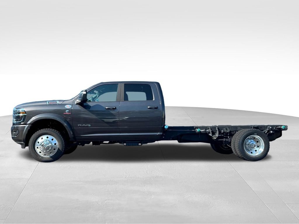 New 2026 RAM 4500 4x4 Crew Cab DRW w/ Laramie Trim Package image 4