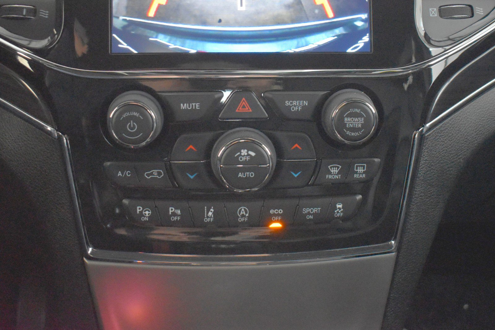 Used 2021 Jeep Grand Cherokee Overland AWD/4WD image 21
