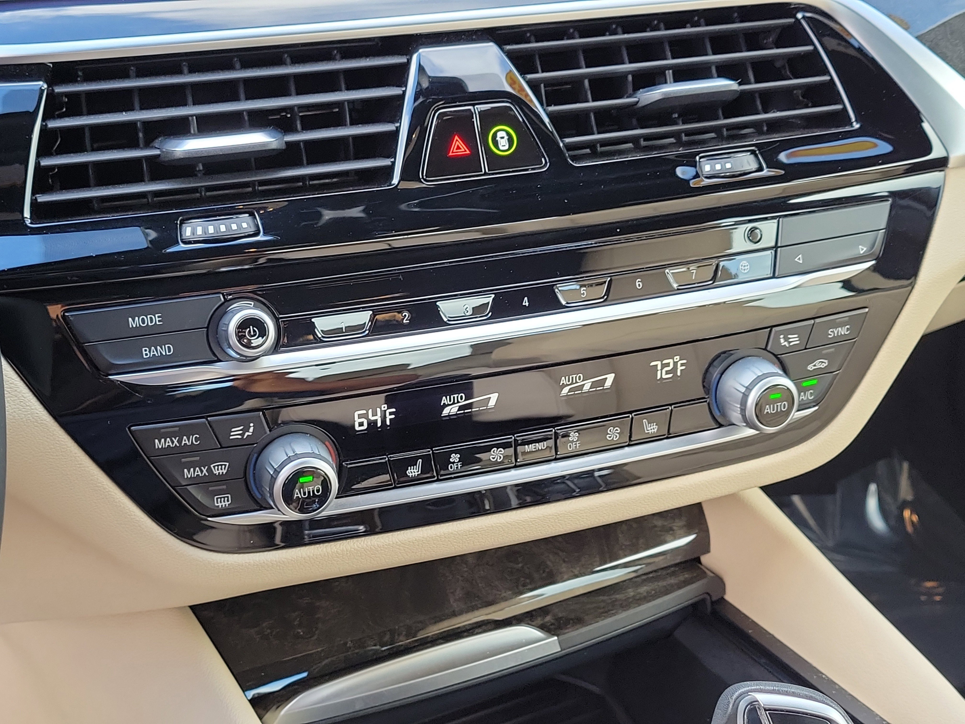 Used 2022 BMW 540i w/ Premium Package image 28