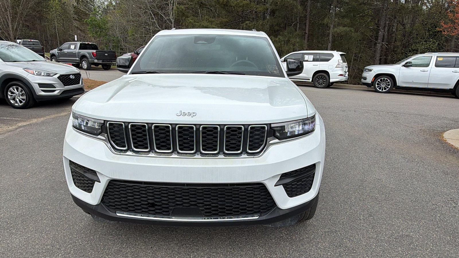 Certified 2024 Jeep Grand Cherokee Laredo AWD/4WD image 3