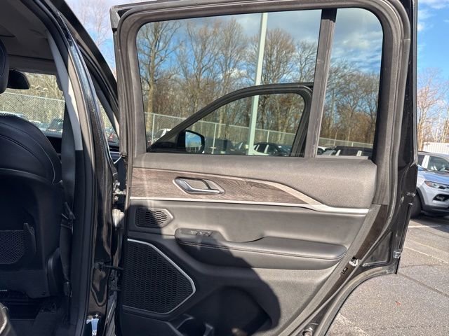 Used 2022 Jeep Grand Cherokee Limited image 32