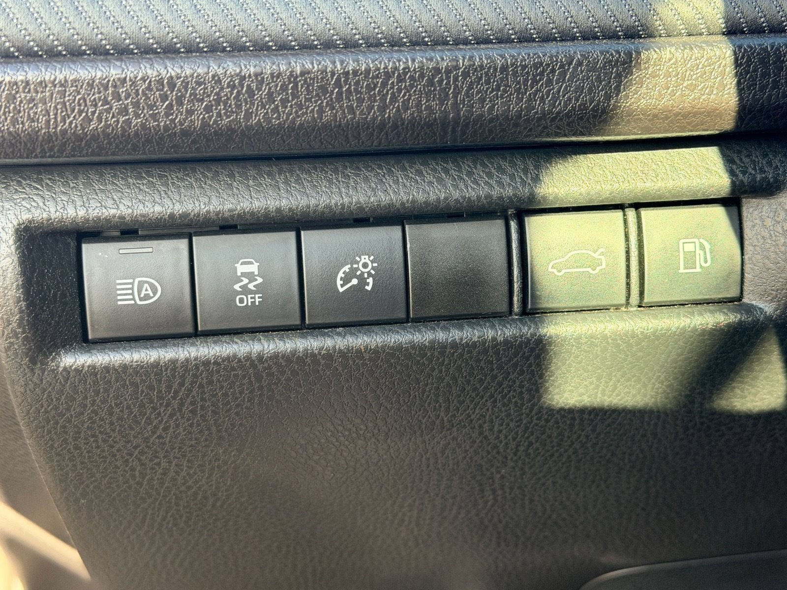 Used 2025 Toyota Camry SE w/ Convenience Package FWD image 19