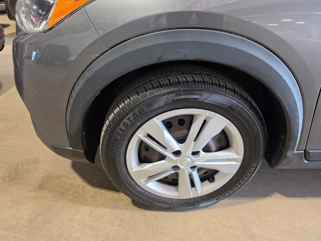 Used 2020 Nissan Kicks S FWD image 3