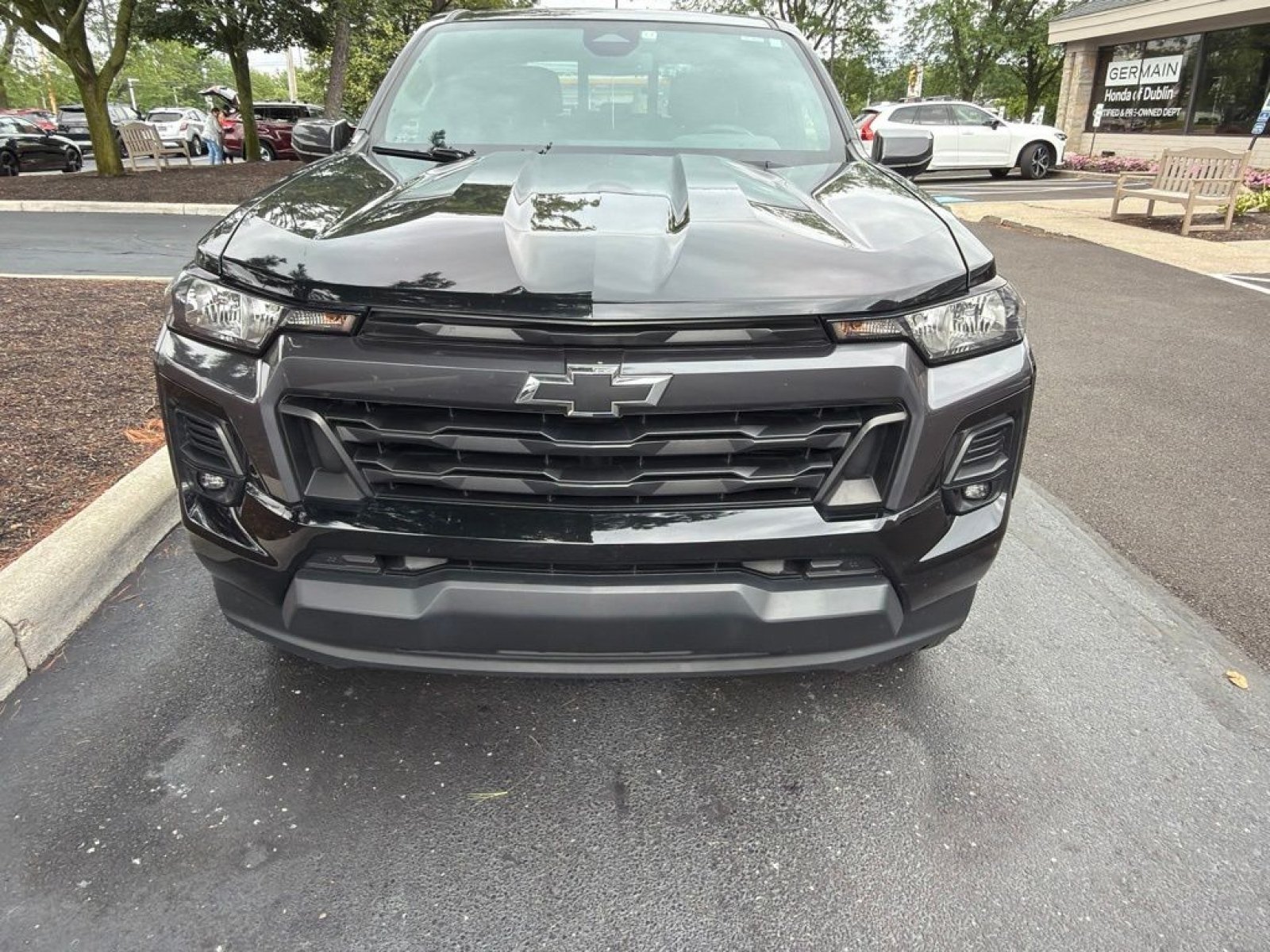 Used 2023 Chevrolet Colorado LT w/ LT Convenience Package II AWD/4WD image 2