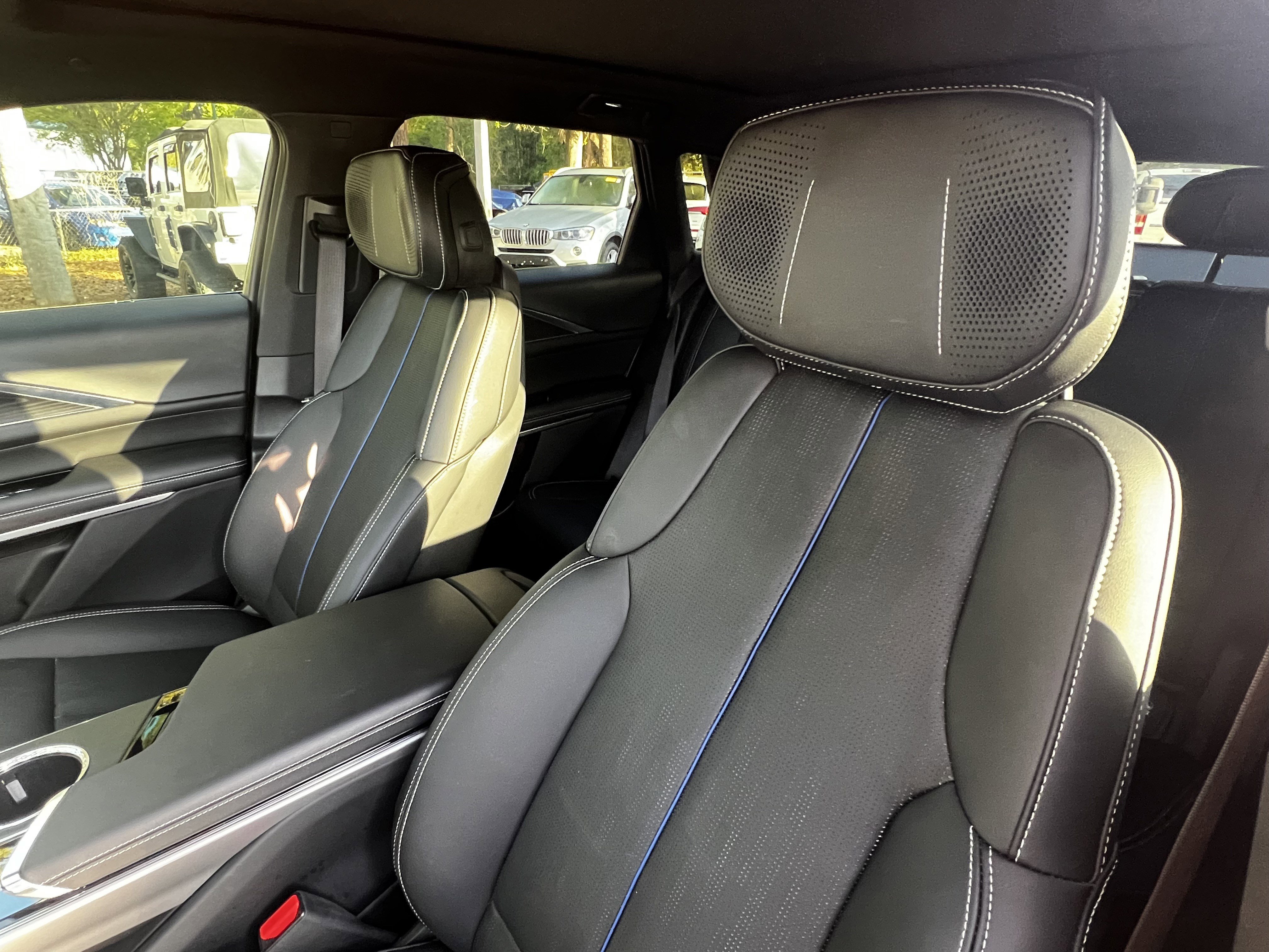 Used 2025 Cadillac Lyriq Sport AWD/4WD image 18