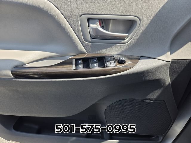 Used 2018 Toyota Sienna XLE w/ XLE Navigation Package FWD image 29