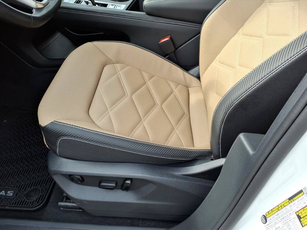 Used 2025 Volkswagen Atlas Cross Sport SE AWD/4WD image 23