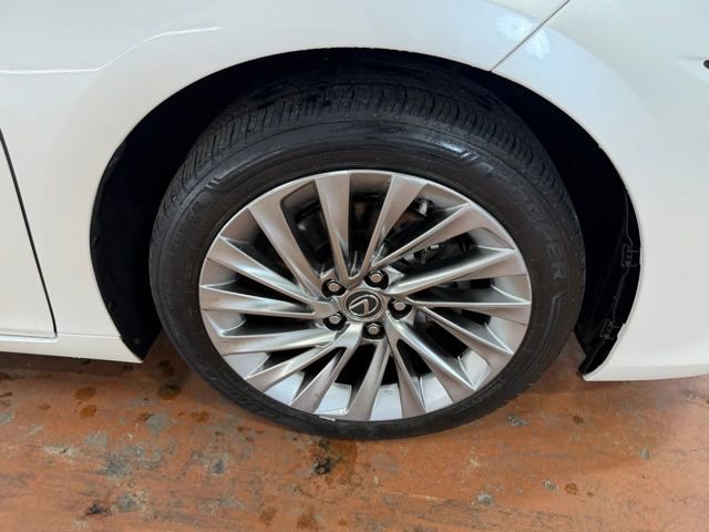 Used 2019 Lexus ES 300h w/ Luxury Package image 8