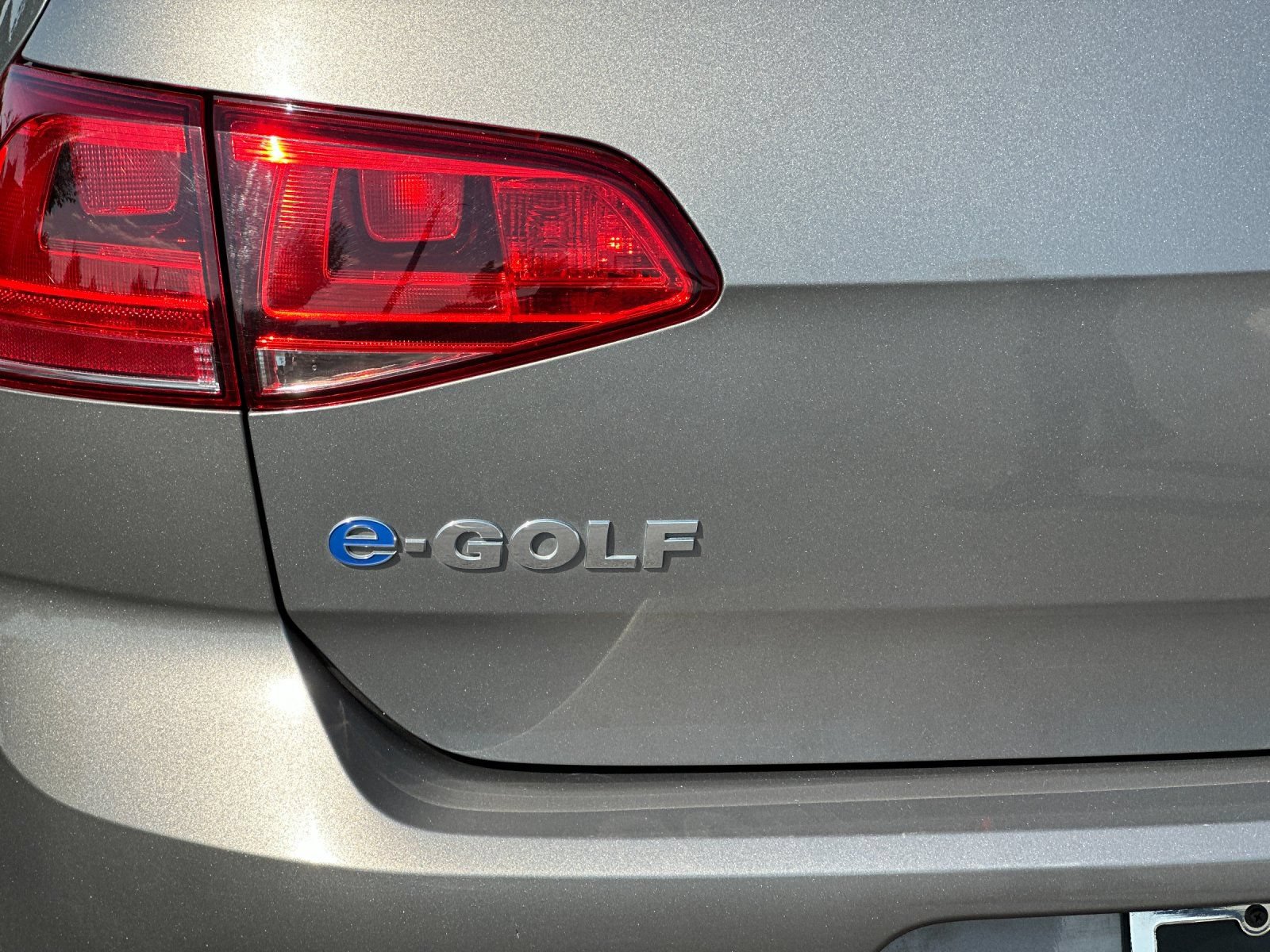 Used 2016 Volkswagen e-Golf SE w/ DC Fast Charging Package FWD image 30