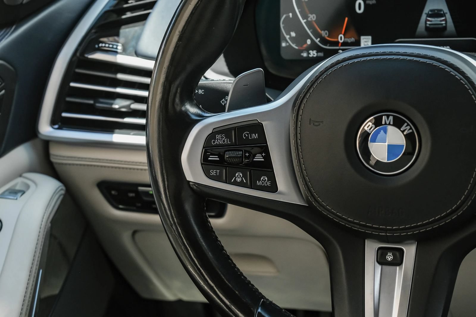 Used 2021 BMW X7 xDrive40i w/ M Sport Package AWD/4WD image 21