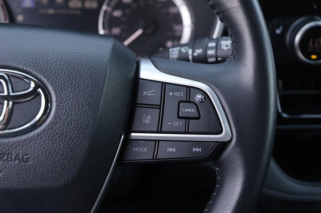 Certified 2024 Toyota Highlander XSE image 15