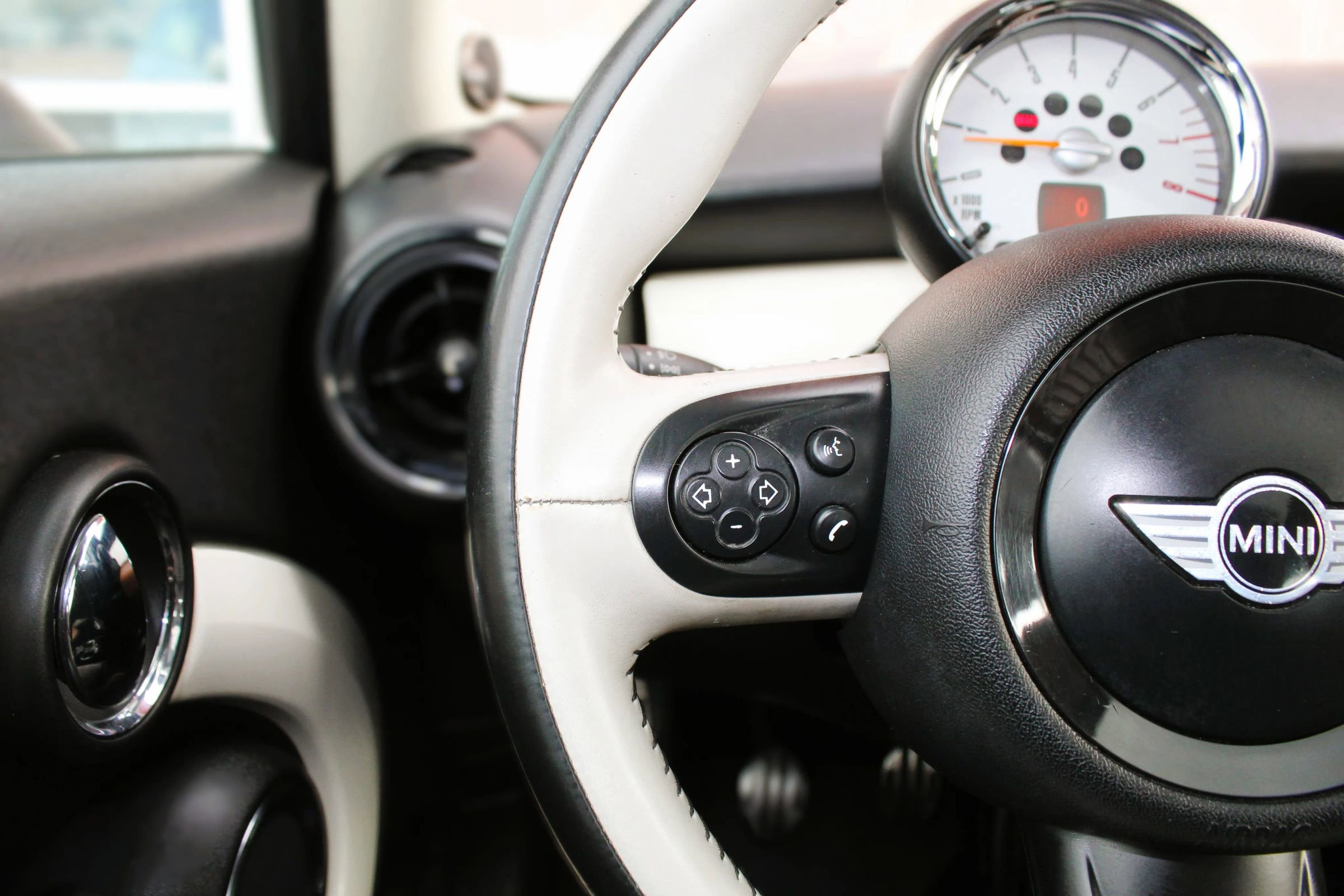 Used 2014 MINI Cooper Clubman S image 15