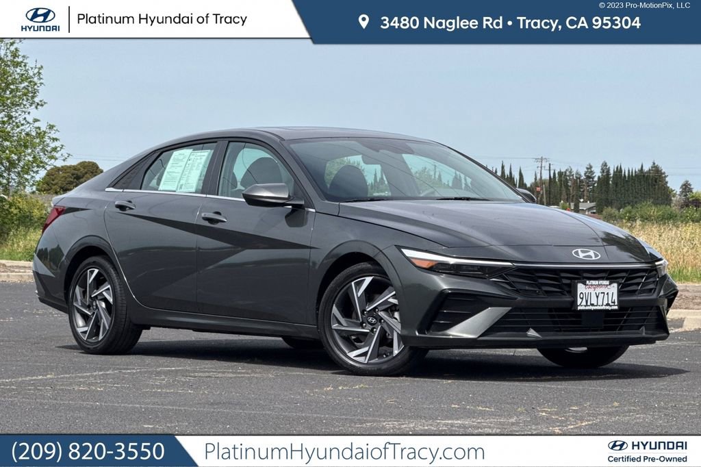 Used 2025 Hyundai Elantra SEL image 1