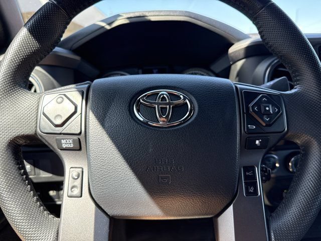 Used 2020 Toyota Tacoma TRD Off-Road w/ Technology Package AWD/4WD image 17