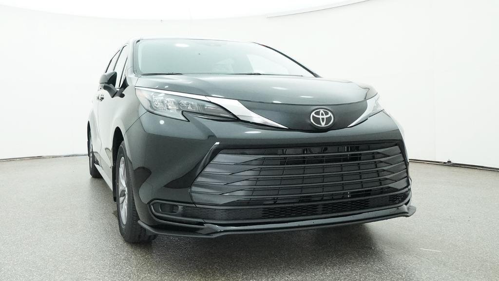 New 2026 Toyota Sienna LE FWD image 7