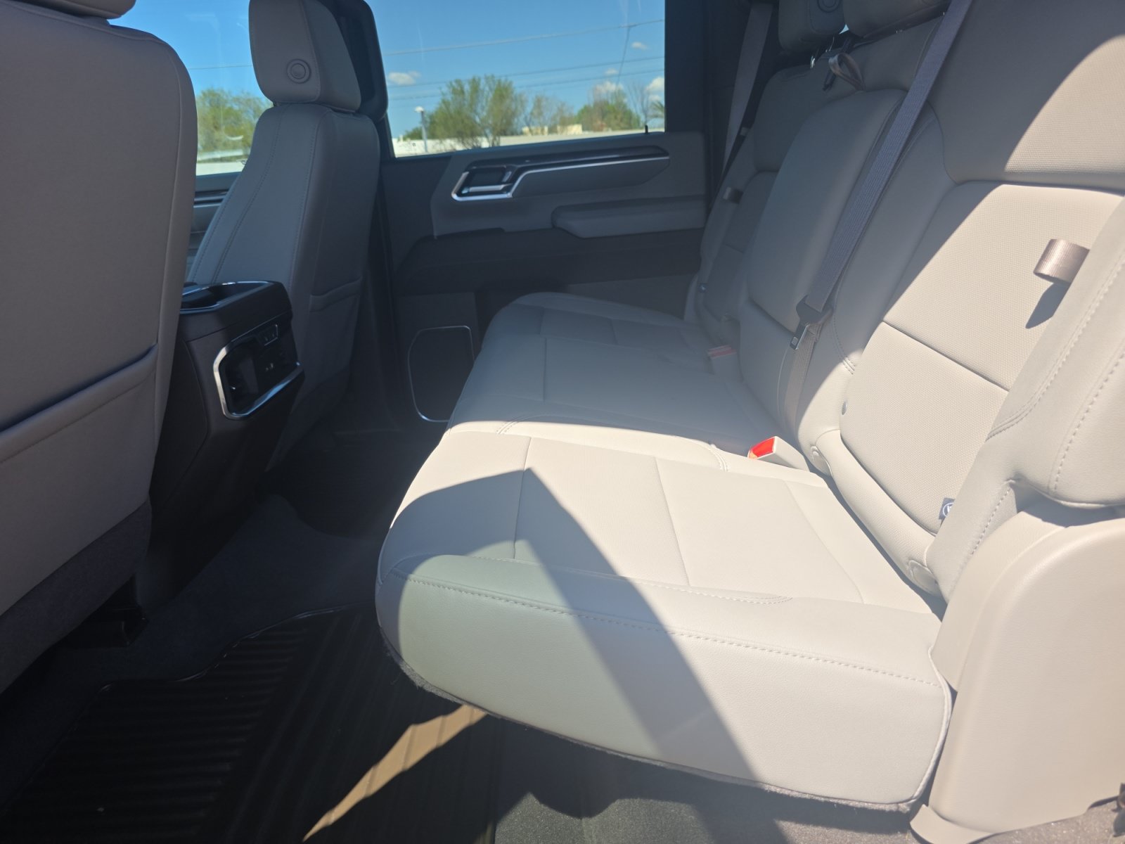 Used 2024 Chevrolet Silverado 2500 LTZ w/ LTZ Convenience Package AWD/4WD image 17