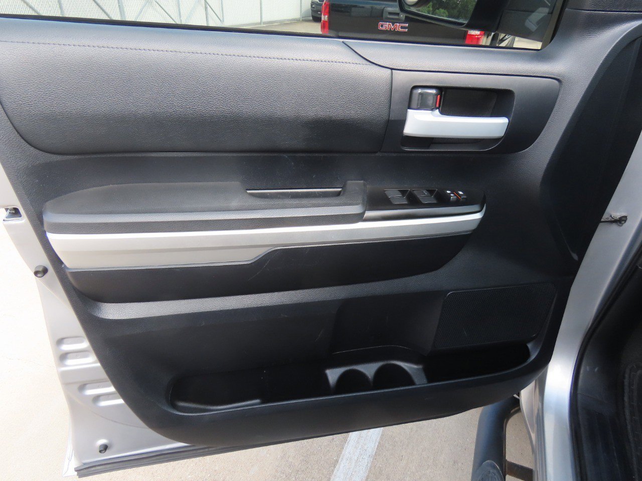 Used 2014 Toyota Tundra SR5 w/ SR5 Upgrade Package RWD image 24