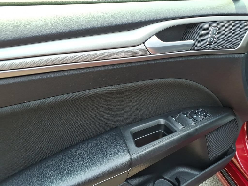 Certified 2019 Ford Fusion SE AWD/4WD image 5